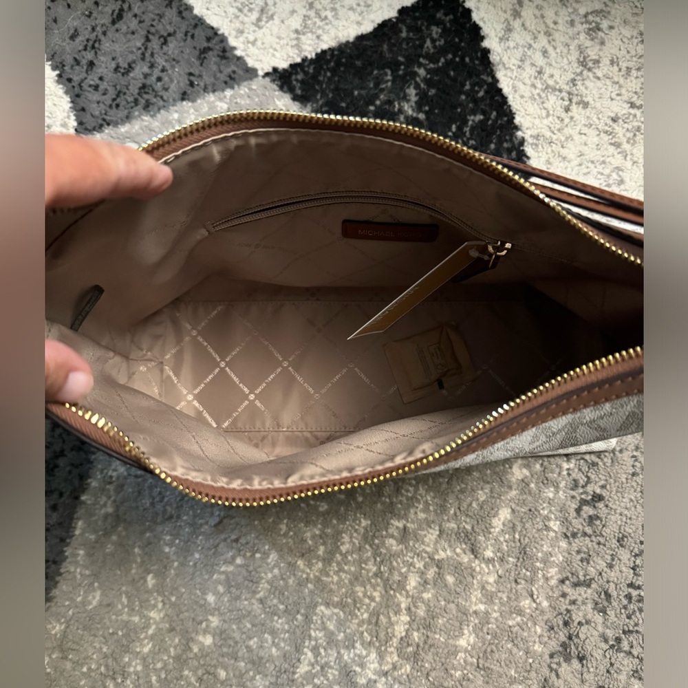 Michael Kors purse - Picture 5 of 7